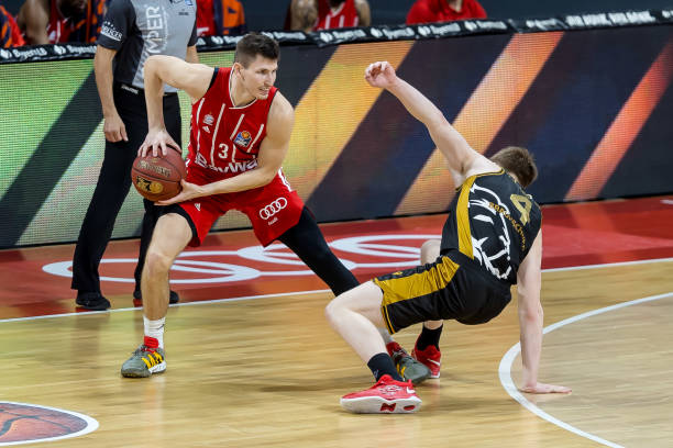 联赛首战 联赛首战