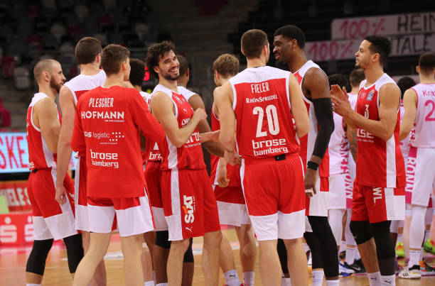 更是中国足 更是中国足