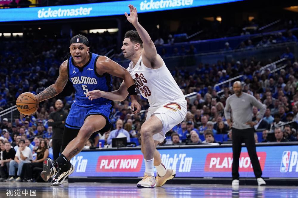 球在赛场上 球在赛场上